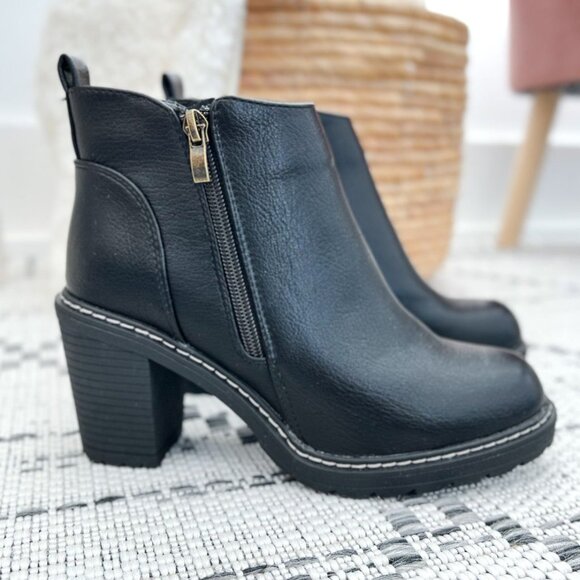 Women's Black Rocky Top Heeled Boot Corkys Footwear Size 8 NWT - Picture 5 of 5